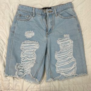 Light wash mid thigh shorts